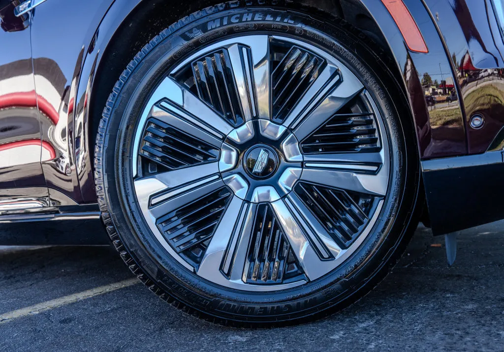 Cadillac Escalade IQ photo 31