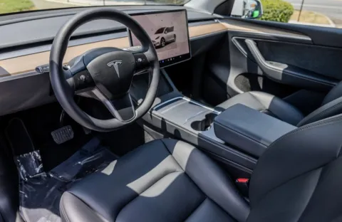 More photos of 2023 Tesla Model Y Long Range at Gravity Autos Atlanta, GA