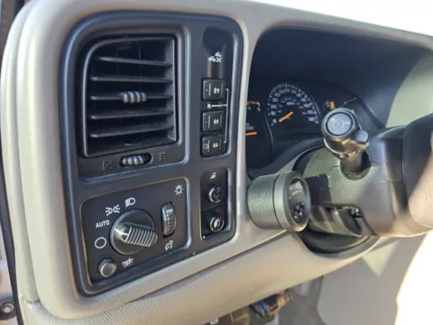 More photos of 2005 GMC Sierra 3500 SLT at Lakeway Auto Sales, TN