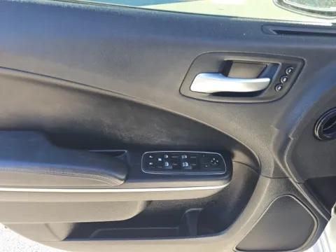 More photos of 2020 Dodge Charger SXT at Lakeway Auto Sales, TN