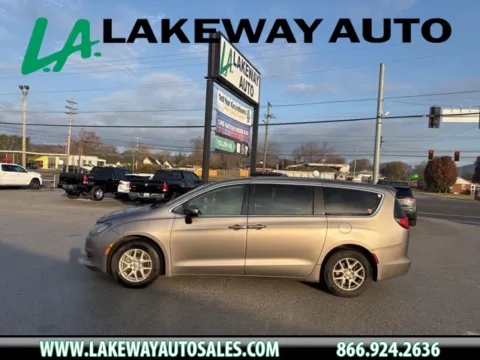 Silver 2017 Chrysler Pacifica Touring for sale in Morristown, TN