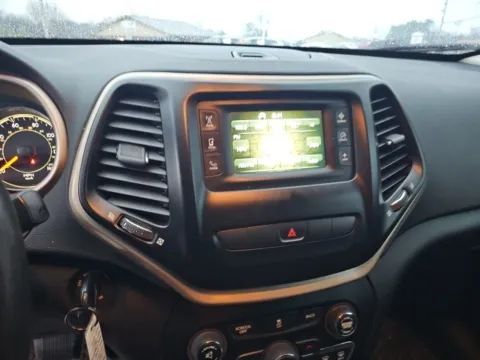More photos of 2014 Jeep Cherokee Latitude at Lakeway Auto Sales, TN