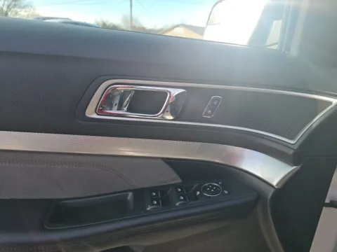 More photos of 2017 Ford Explorer XLT at Lakeway Auto Sales, TN