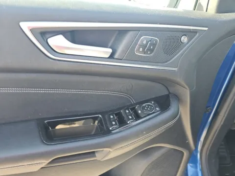 More photos of 2020 Ford Edge Titanium at Lakeway Auto Sales, TN