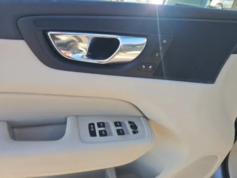 More photos of 2018 Volvo XC60 Hybrid T8 Momentum at Lakeway Auto Sales, TN