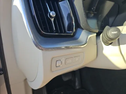 More photos of 2018 Volvo XC60 Hybrid T8 Momentum at Lakeway Auto Sales, TN