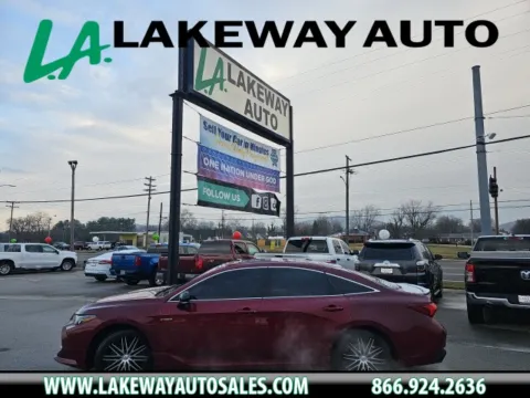 Red 2019 Toyota Avalon Hybrid XSE for sale in Morristown, TN