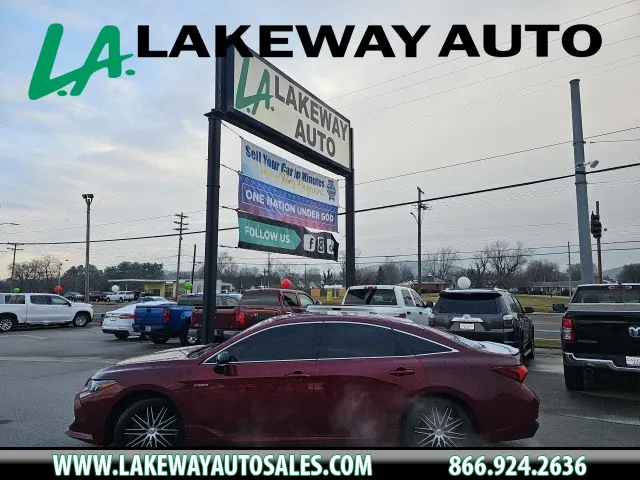 Red 2019 Toyota Avalon Hybrid XSE for sale in Morristown, TN