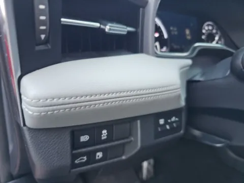 More photos of 2019 Toyota Avalon Hybrid XSE at Lakeway Auto Sales, TN