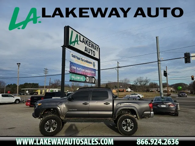 2017 Toyota Tacoma TRD Sport's photo