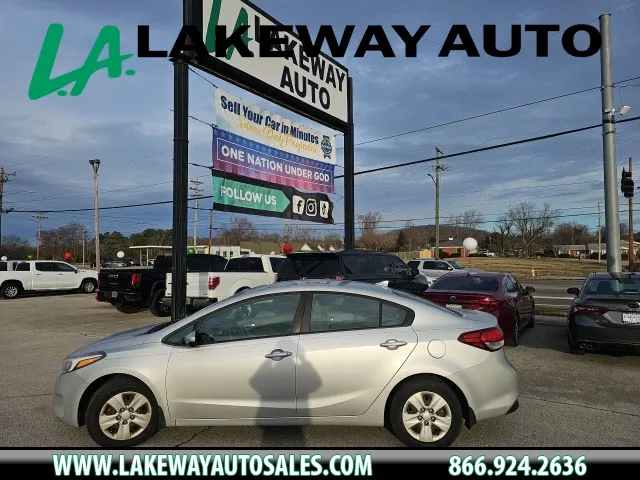 2017 Kia Forte LX's photo