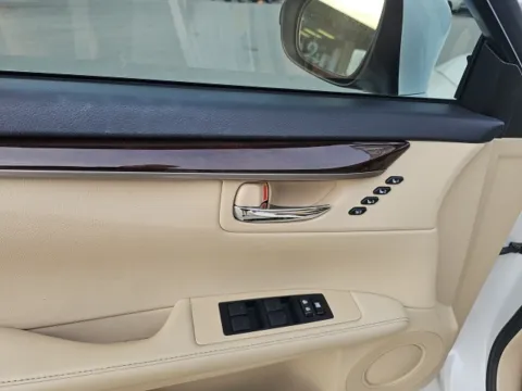 More photos of 2013 Lexus ES 350 at Lakeway Auto Sales, TN