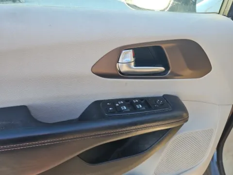 More photos of 2017 Chrysler Pacifica Touring L Plus at Lakeway Auto Sales, TN