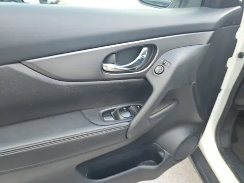 More photos of 2016 Nissan Rogue S at Lakeway Auto Sales, TN