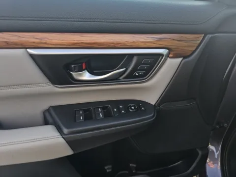 More photos of 2018 Honda CR-V Touring at Lakeway Auto Sales, TN