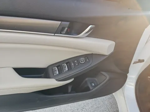 More photos of 2018 Honda Accord LX at Lakeway Auto Sales, TN