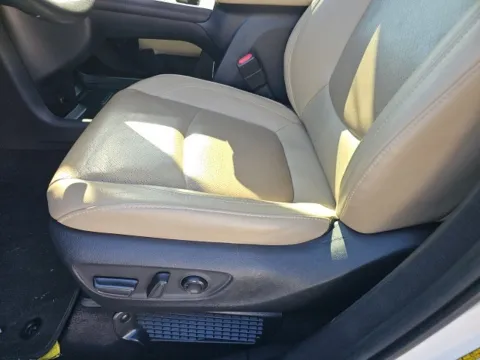 More photos of 2022 Toyota Sienna Limited at Lakeway Auto Sales, TN