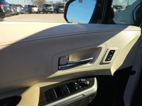 More photos of 2022 Toyota Sienna Limited at Lakeway Auto Sales, TN