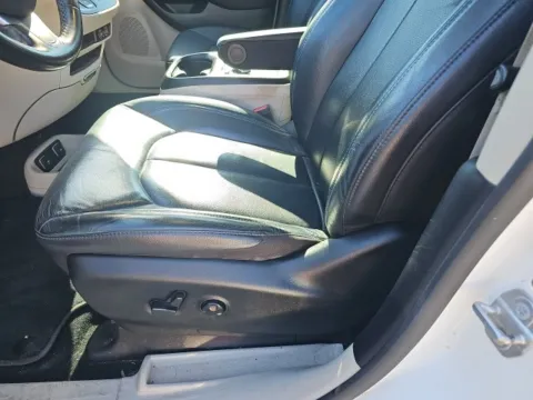 More photos of 2021 Chrysler Pacifica Touring L at Lakeway Auto Sales, TN