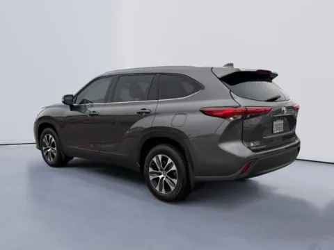 More photos of 2021 Toyota Highlander XLE at Lakeway Auto Sales, TN