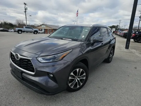Photos of 2021 Toyota Highlander XLE for sale in Morristown, TN at Lakeway Auto Sales