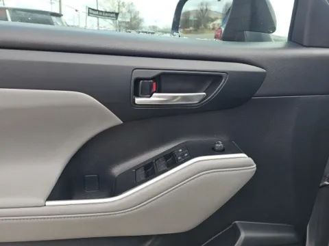 More photos of 2021 Toyota Highlander XLE at Lakeway Auto Sales, TN