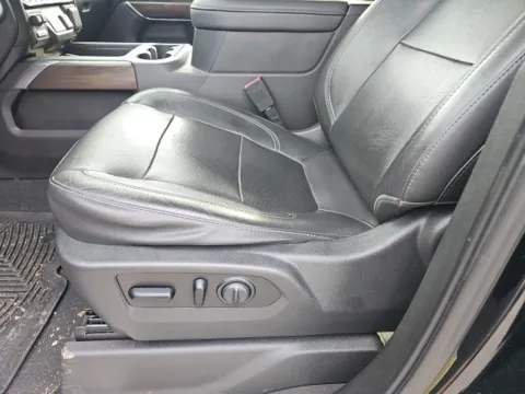 More photos of 2019 GMC Sierra 1500 SLT at Lakeway Auto Sales, TN