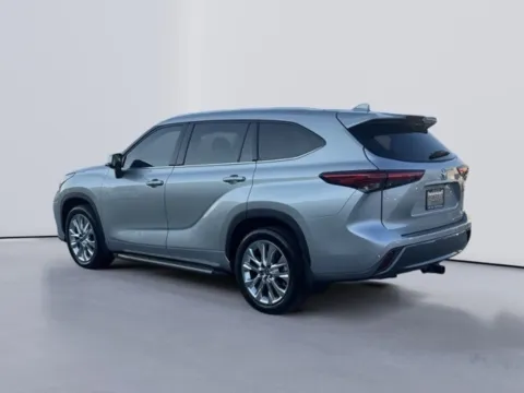 More photos of 2021 Toyota Highlander Limited at Lakeway Auto Sales, TN