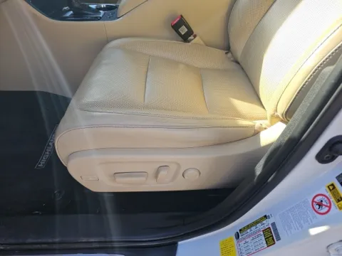 More photos of 2019 Toyota Highlander Limited at Lakeway Auto Sales, TN