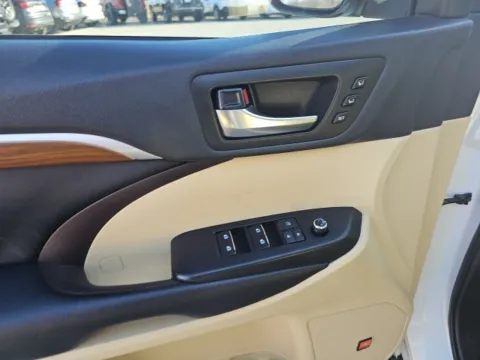 More photos of 2019 Toyota Highlander Limited at Lakeway Auto Sales, TN