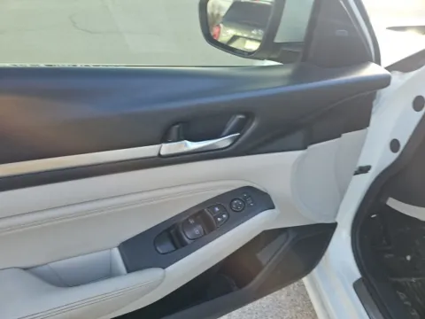 More photos of 2019 Nissan Altima 2.5 SV at Lakeway Auto Sales, TN