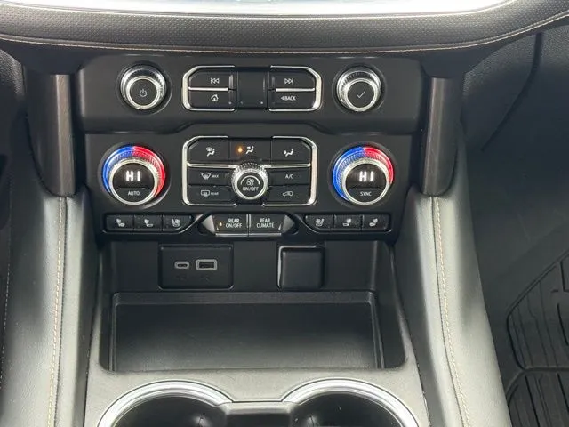 2024 GMC Yukon AT4 - Photo 17