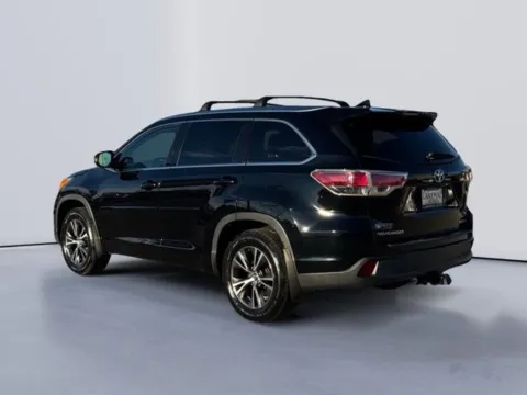 More photos of 2016 Toyota Highlander XLE V6 at Lakeway Auto Sales, TN