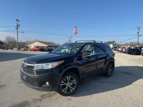 Photos of 2016 Toyota Highlander XLE V6 for sale in Morristown, TN at Lakeway Auto Sales