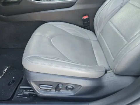 More photos of 2021 Toyota Avalon Hybrid Limited at Lakeway Auto Sales, TN