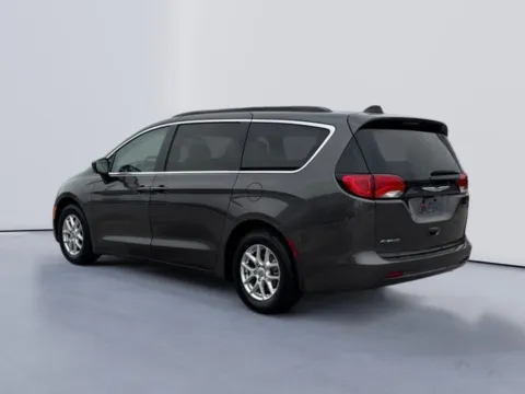 More photos of 2021 Chrysler Voyager LXI at Lakeway Auto Sales, TN