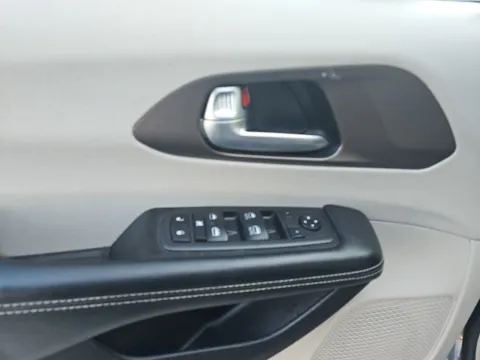 More photos of 2021 Chrysler Voyager LXI at Lakeway Auto Sales, TN