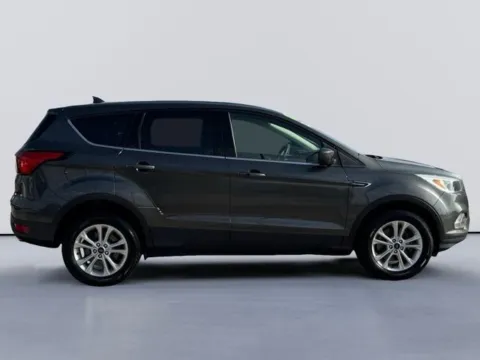 Photos of 2019 Ford Escape SE for sale in Morristown, TN at Lakeway Auto Sales