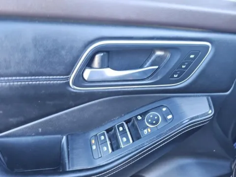 More photos of 2021 Nissan Rogue Platinum at Lakeway Auto Sales, TN