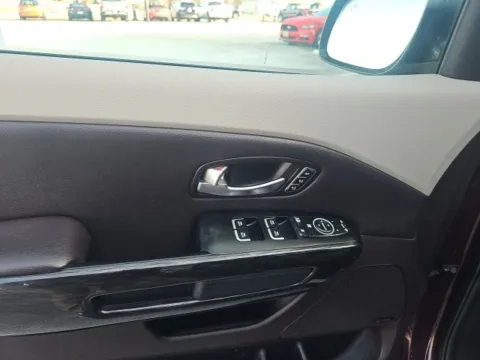 More photos of 2015 Kia Sedona SXL at Lakeway Auto Sales, TN