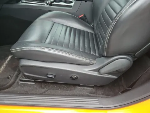 More photos of 2014 Dodge Challenger R/T at Lakeway Auto Sales, TN