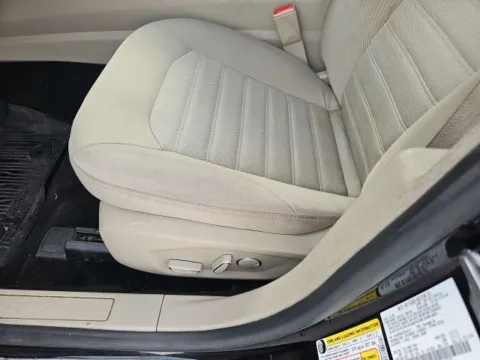 More photos of 2020 Ford Fusion SE at Lakeway Auto Sales, TN