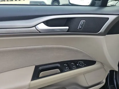 More photos of 2020 Ford Fusion SE at Lakeway Auto Sales, TN