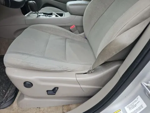 More photos of 2011 Jeep Grand Cherokee Laredo at Lakeway Auto Sales, TN