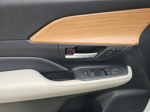More photos of 2024 Toyota Grand Highlander Limited at Lakeway Auto Sales, TN