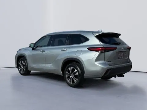 More photos of 2021 Toyota Highlander XLE at Lakeway Auto Sales, TN