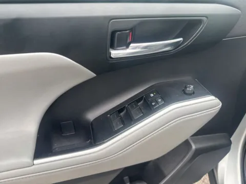 Photos of 2021 Toyota Highlander XLE for sale in Morristown, TN at Lakeway Auto Sales