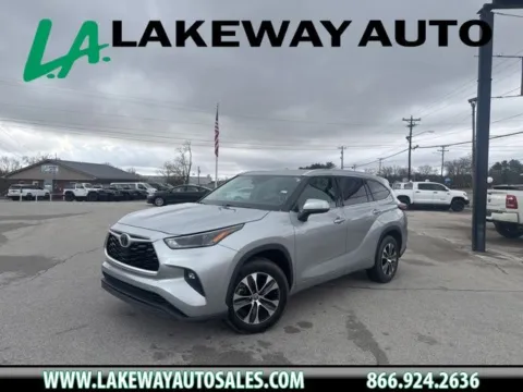 Silver 2021 Toyota Highlander XLE for sale in Morristown, TN