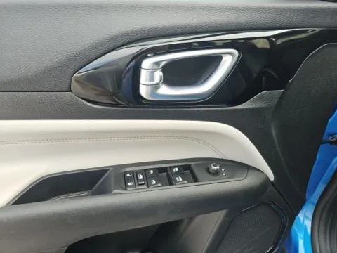 More photos of 2025 Jeep Compass Limited at Lakeway Auto Sales, TN