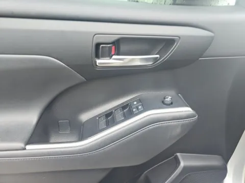 More photos of 2021 Toyota Highlander XSE at Lakeway Auto Sales, TN